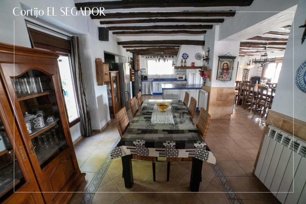 Вилла Cortijo El Segador Y El Capricho Альмединилья Экстерьер фото